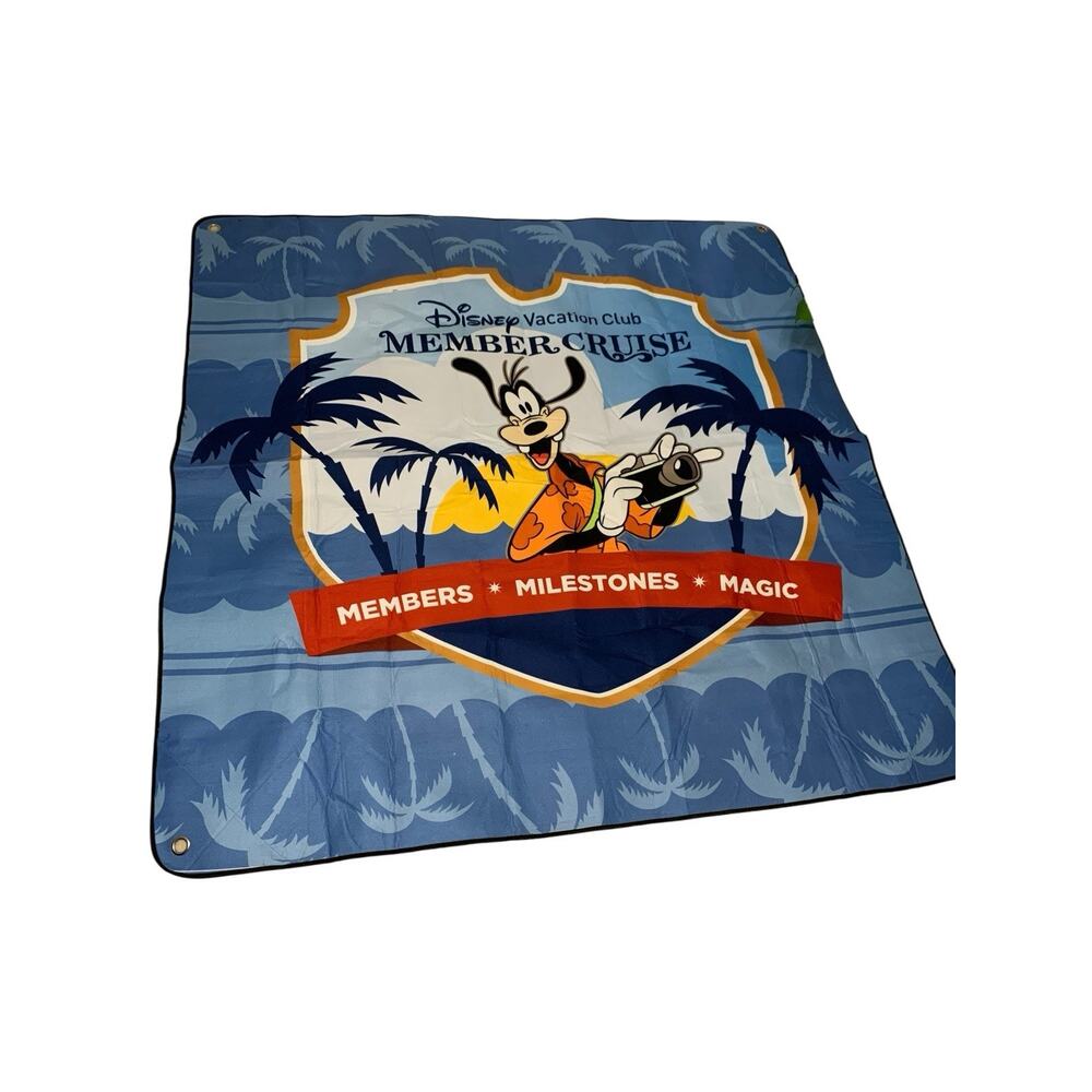 Disney Vacation Club Member Cruise Beach‎ Picnic Blanket Goofy 2023 Blue Lined